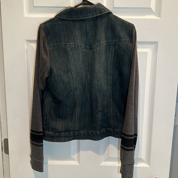Woman’s GUESS Jean Jacket Size L - Denim Grey Striped Knit Sleeves - Picture 3 of 7